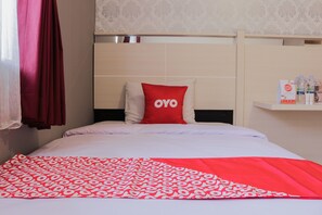 标准双床房 | 办公桌、免费 WiFi、床单