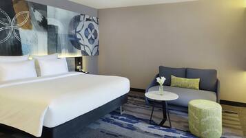 Executive Room, 1 King Bed | Desk, laptop workspace, blackout drapes, soundproofing