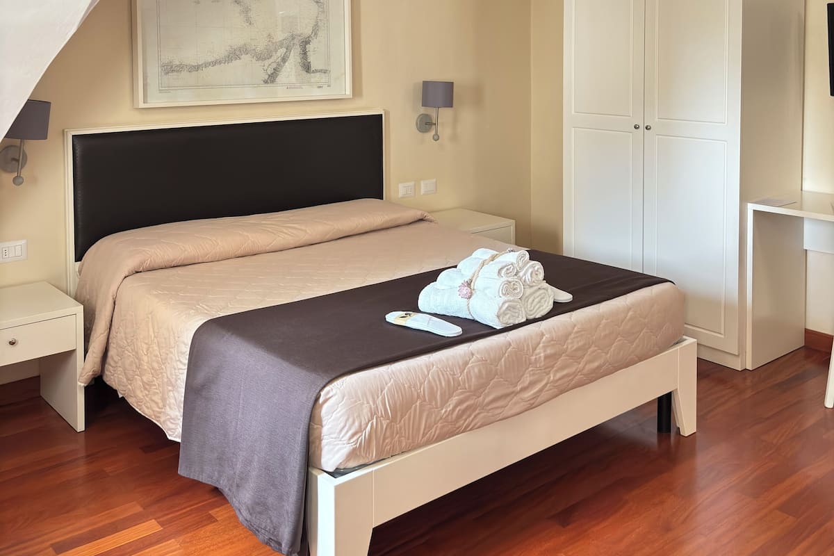 Leilighet – deluxe | Sengetøy av topp kvalitet, memory foam-senger og safe på rommet