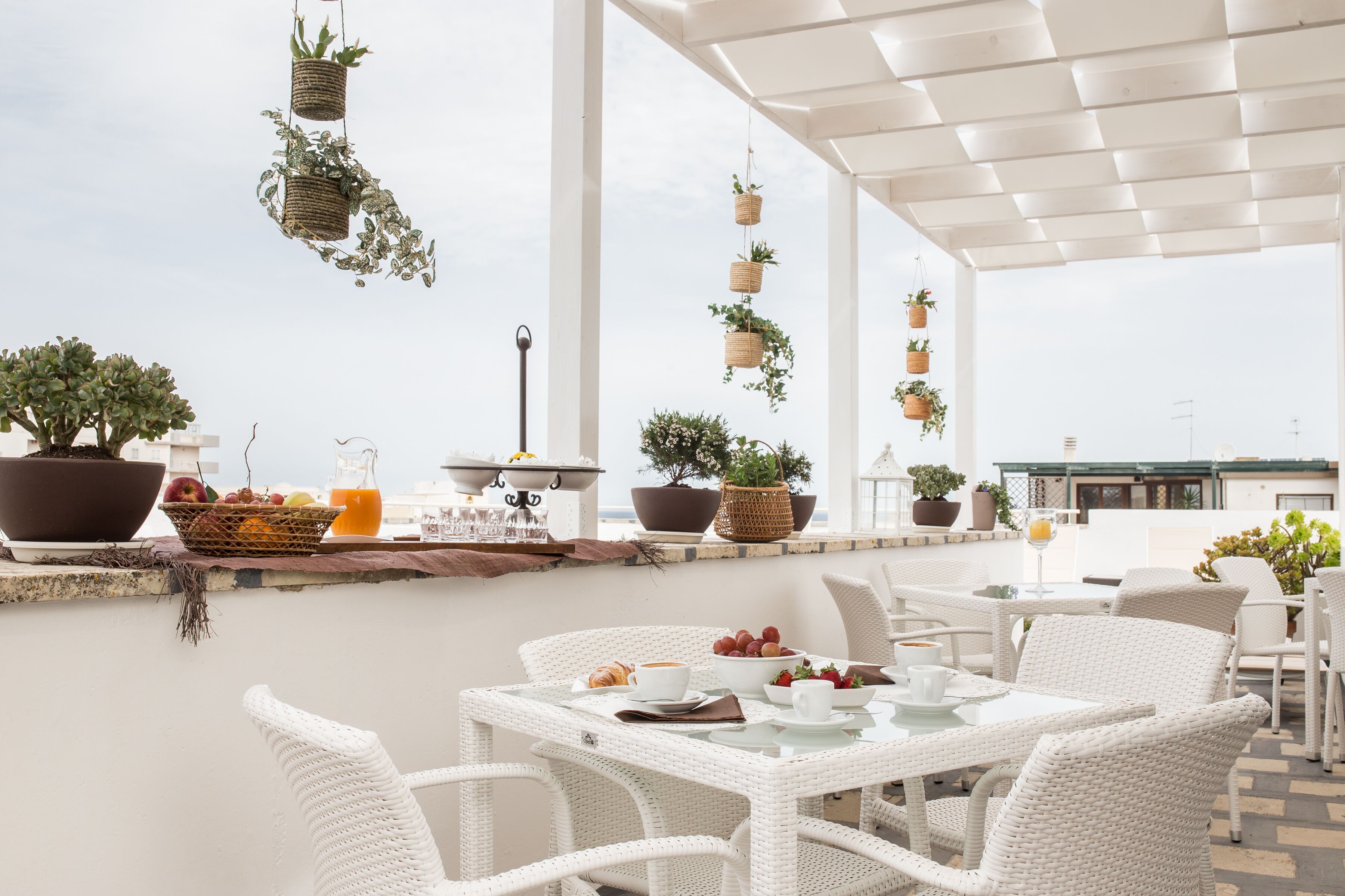 Petit déjeuner buffet (7 EUR par personne)