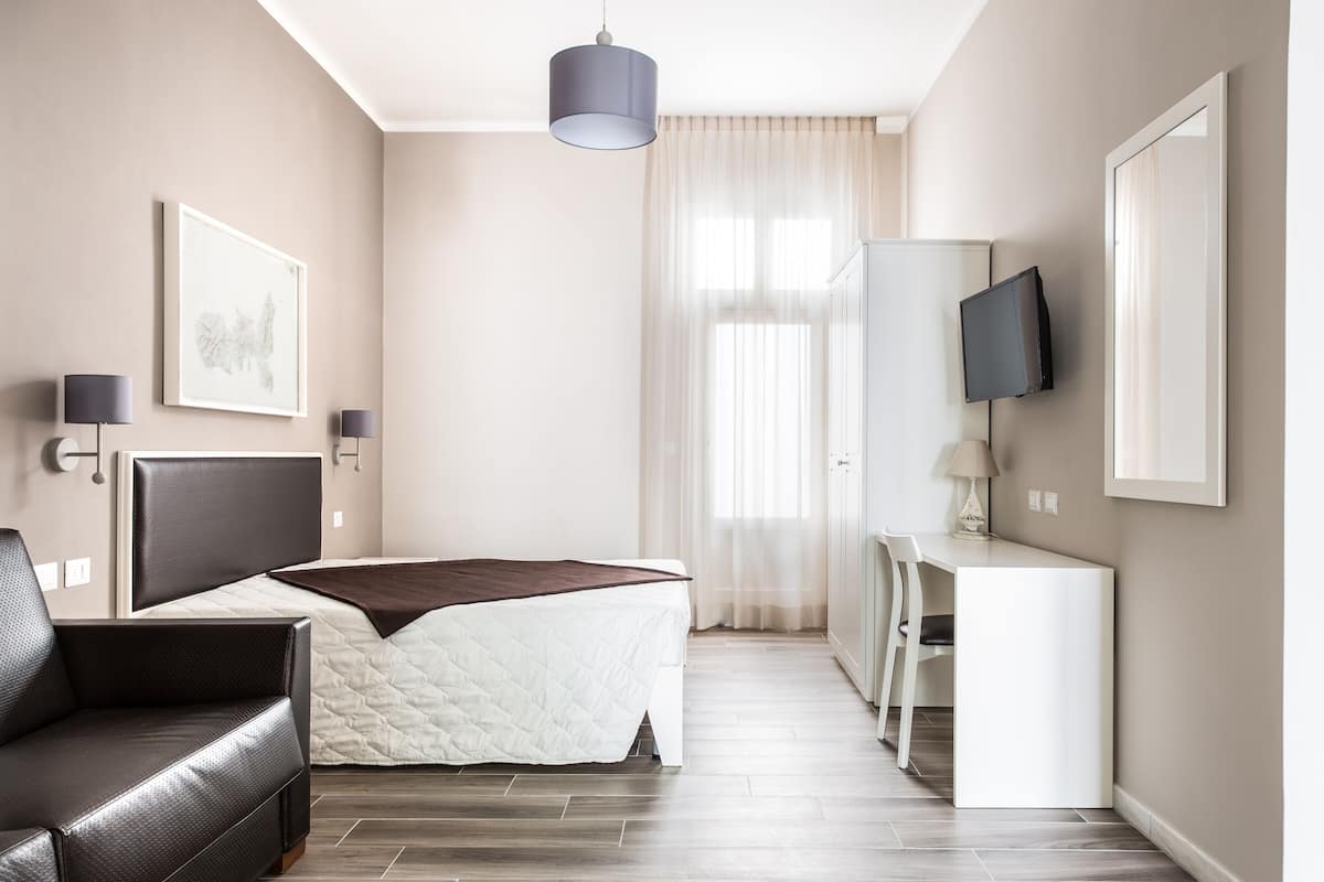 1 bedroom, premium bedding, memory foam beds, in-room safe