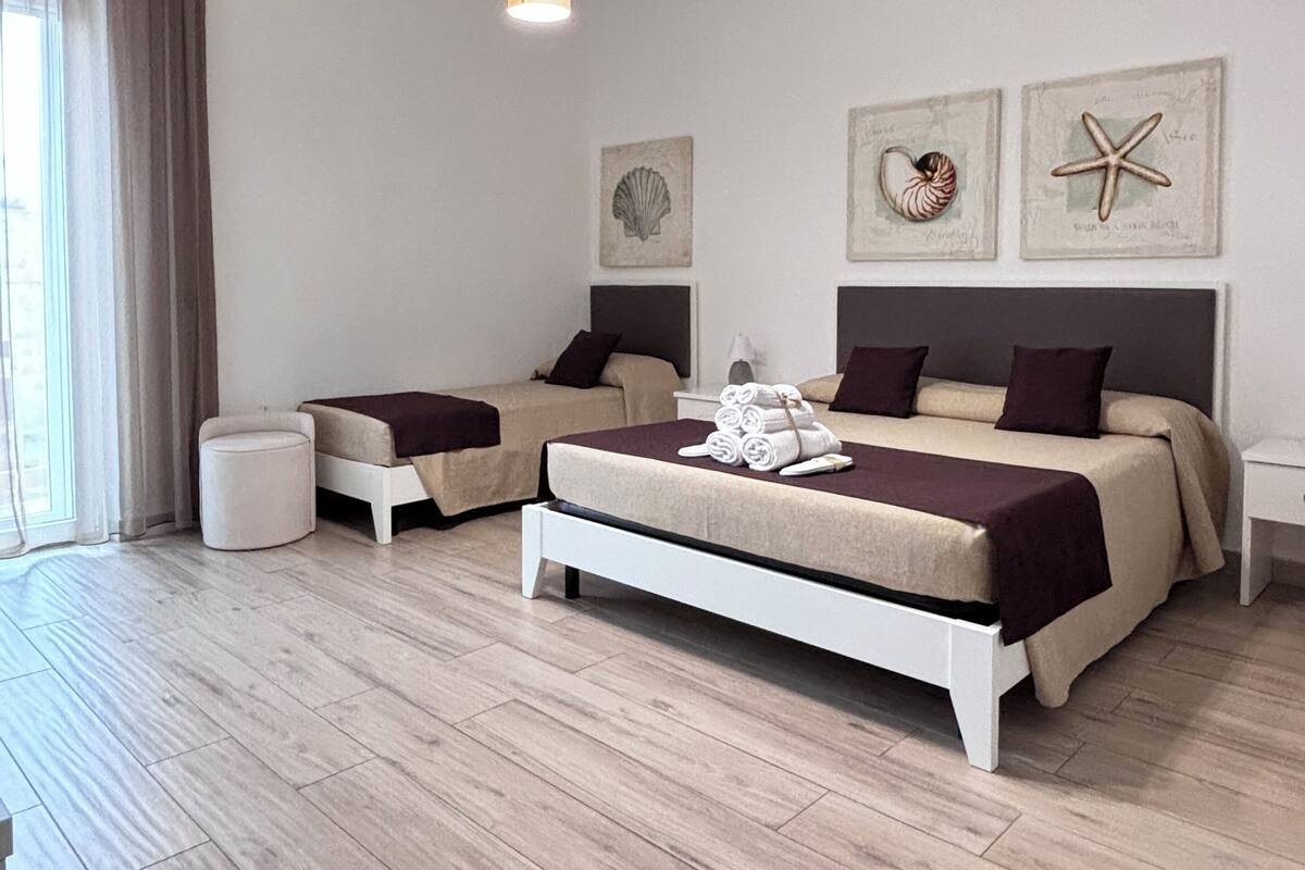 Tremannsrom – executive | Sengetøy av topp kvalitet, memory foam-senger og safe på rommet
