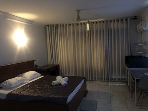 In-room safe, desk, blackout drapes, iron/ironing board - Tiny House (Ho Chi Minh City)