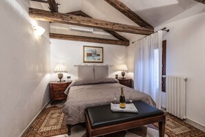 三人房 (angolo cottura) | 高級寢具、羽絨被、書桌、遮光布/窗簾