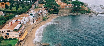 Spectacular views of the Mediterranean with pool!