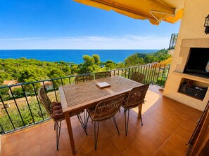 Outdoor dining - Spectacular views of the Mediterranean with pool! (Palafrugell)