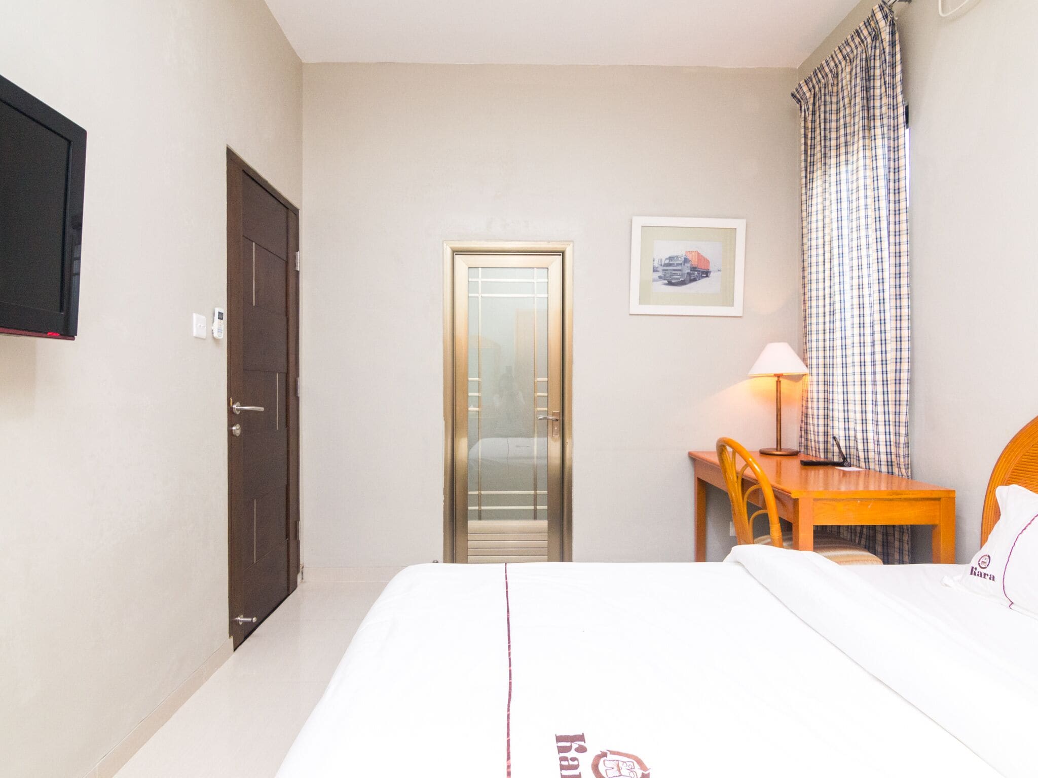 Desk, WiFi (free), bed sheets