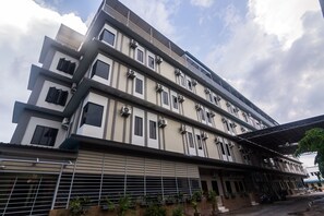 Exterior - Capital O 1867 Kara Guest House (Batam)