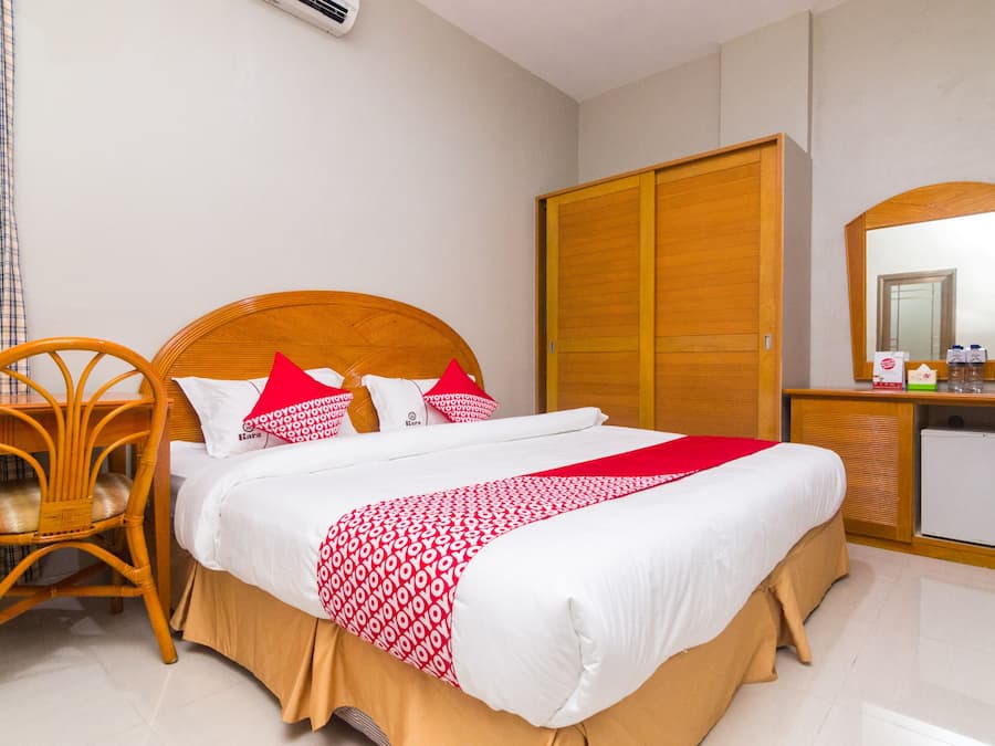 Standard Double Room | Desk, WiFi (free), bed sheets