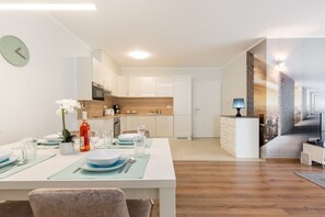 Luxury Apartment, 2 Bedrooms | Private kitchen