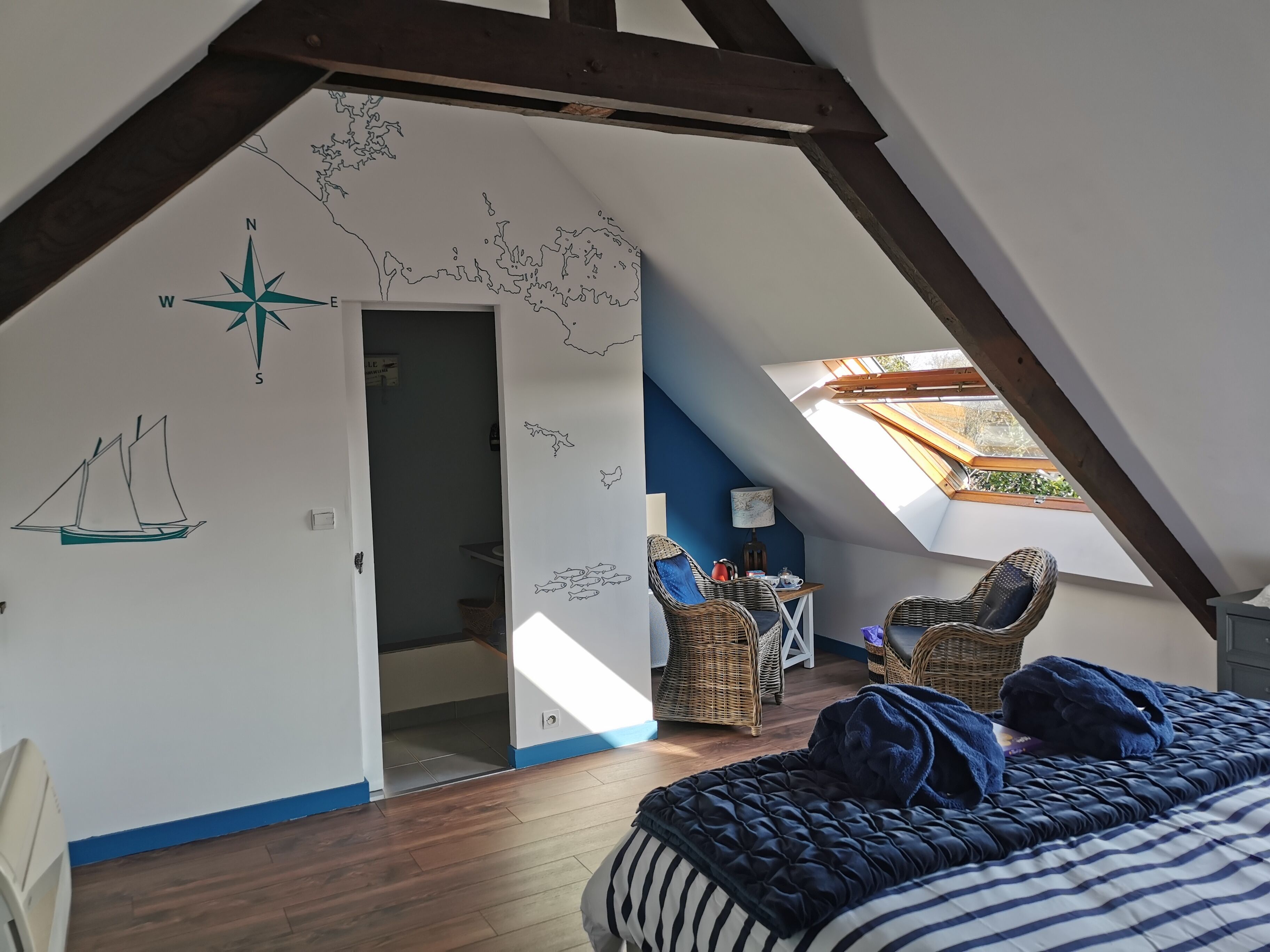 Chambre Confort, 1 très grand lit, non-fumeurs, vue jardin (Retour de Peche) | Literie de qualité supérieure, rideaux occultants, Wi-Fi gratuit