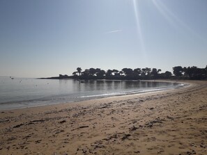 Beach yoga - Domaine de Kérizel (Ambon)