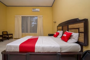 Standard Double Room | Free WiFi, bed sheets