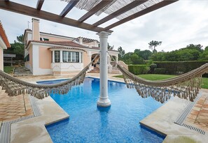 Outdoor pool - Noble Villa Golf and Pool by the Sea (Estoril)