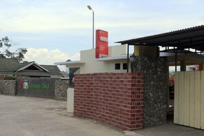 المنشأة من الخارج