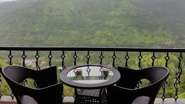 Deluxe Room | Balcony - Valley View Suites (Jaoli)