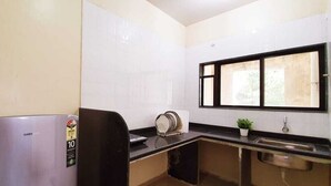 Private kitchen - Valley View Suites (Jaoli)