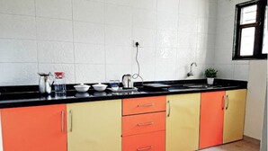 Private kitchen - Valley View Suites (Jaoli)