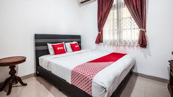 Desk, free WiFi, bed sheets