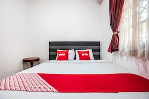 Standard Double Room | Desk, free WiFi, bed sheets - OYO 1990 Kost Kuningan Executive Boading House Setiabudi (Jakarta)