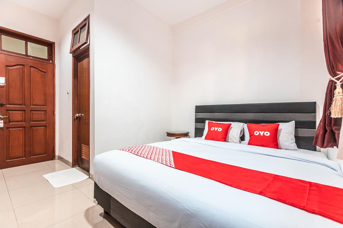 Deluxe Double Room | Desk, WiFi (free), bed sheets