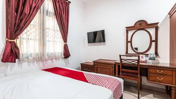 Desk, free WiFi, bed sheets