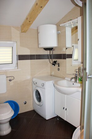 Superior Apartment, 2 Bedrooms, Sea View | Bathroom | Shower, hair dryer, towels, toilet paper - Villa Vanda Seafront Apartments (Konavle)