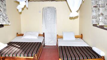 Cabin cơ bản | 1 phòng ngủ, bàn, màn/rèm cản sáng, giường gấp/giường phụ (phụ phí)