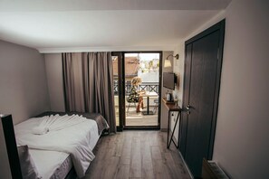 高級寢具、迷你吧、客房內保險箱、書桌