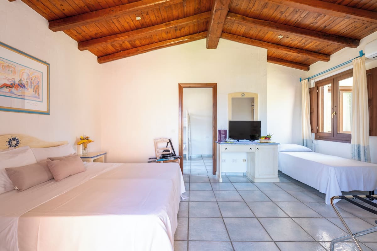 1 bedroom, minibar, in-room safe, bed sheets