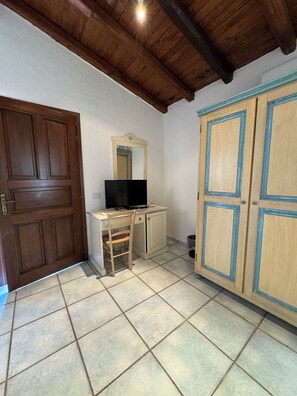 1 bedroom, minibar, in-room safe, bed sheets