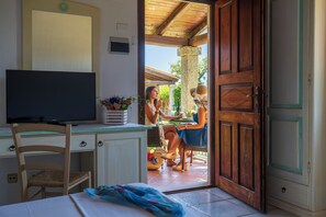 Minibar, in-room safe, bed sheets - Li Suari Club Village (San Teodoro)