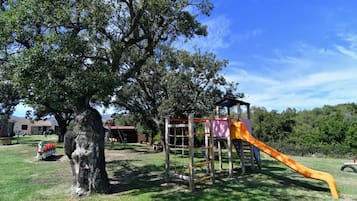 Children’s play area – outdoor