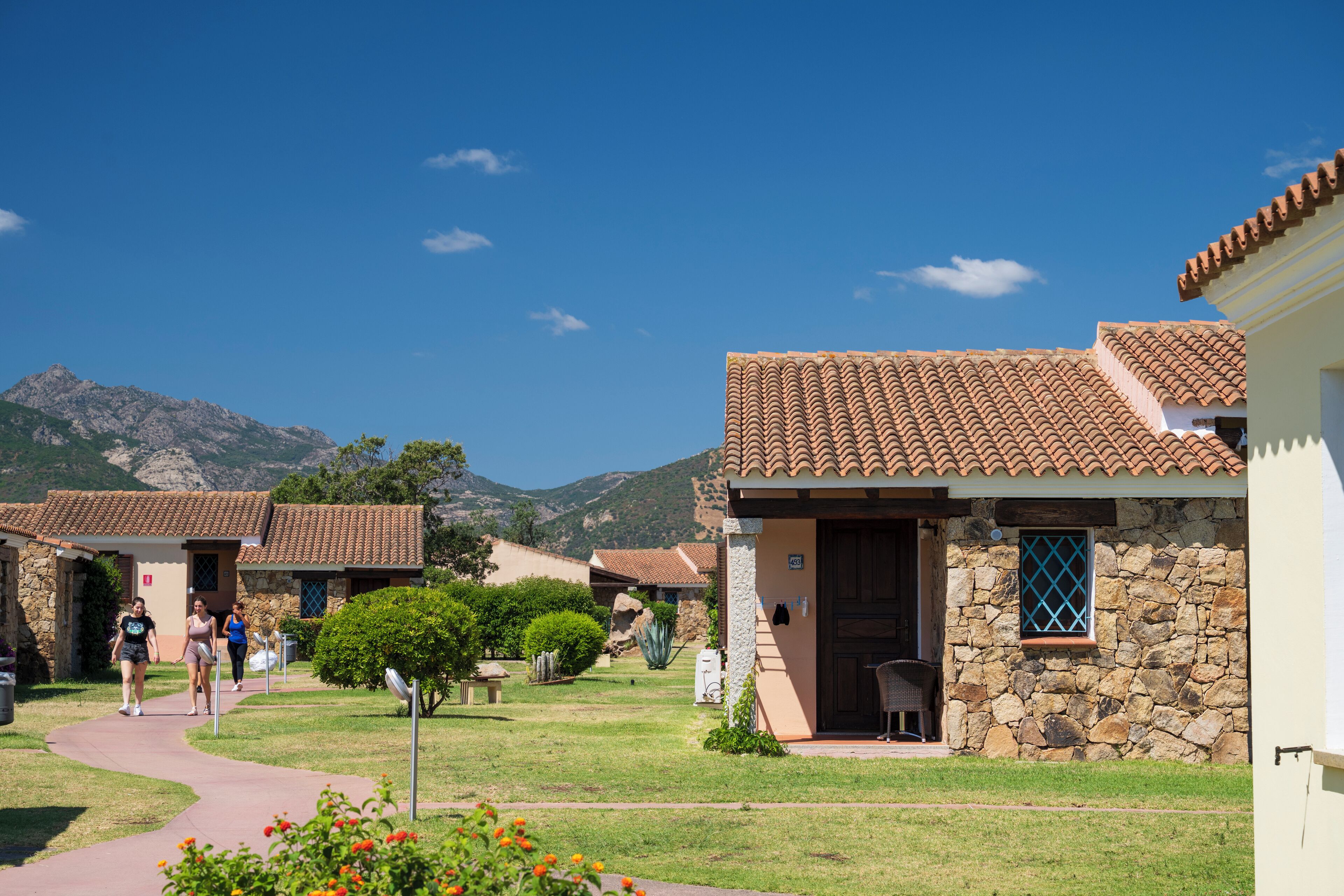 Frigobar, cofres nos quartos, roupa de cama