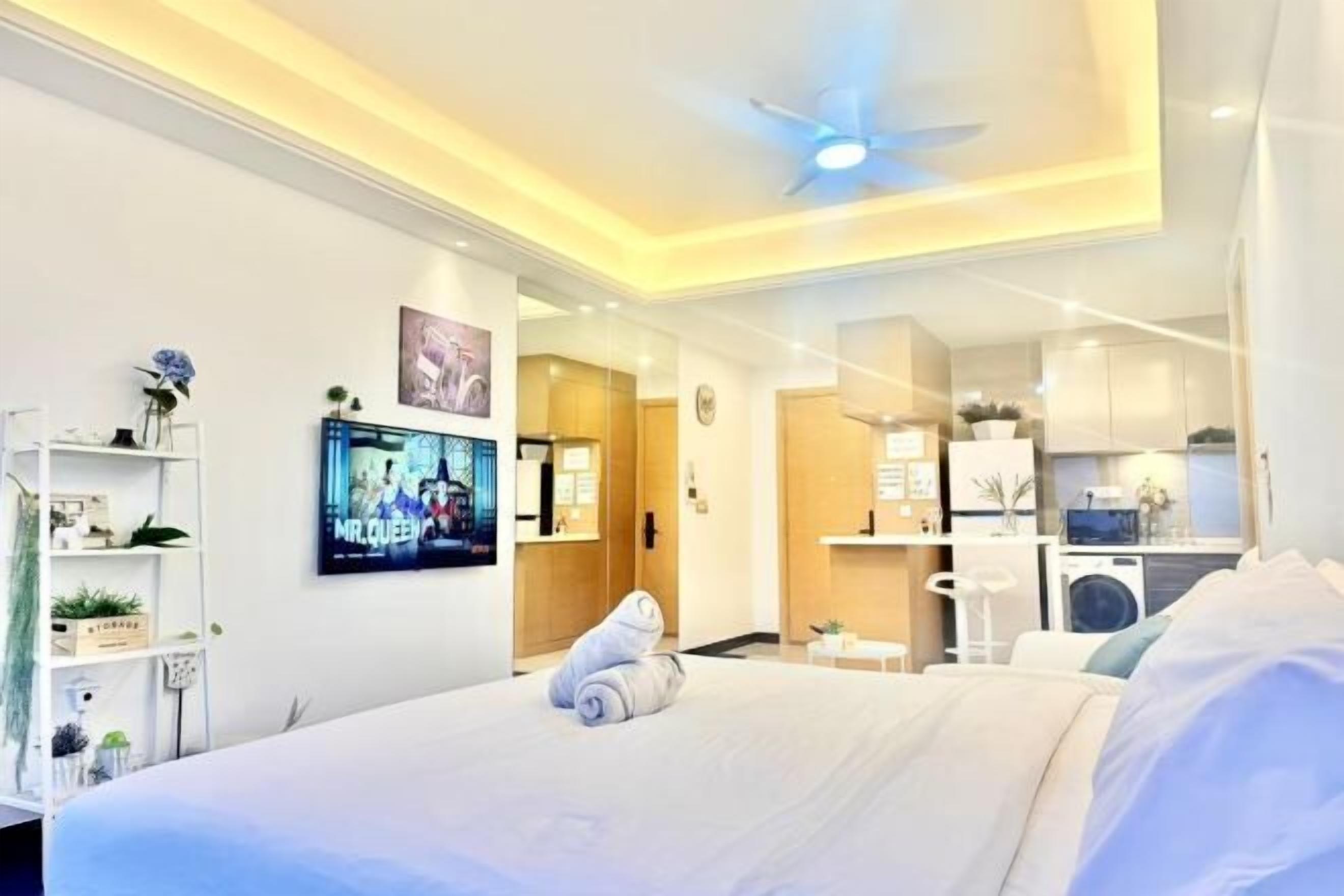 Espacio para trabajar con laptop, cortinas blackout y wifi gratis 