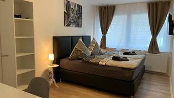 Habitación doble Deluxe | Escritorio, insonorización, camas extra y wifi gratis