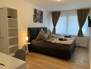 Deluxe Double Room | Desk, soundproofing, rollaway beds, free WiFi - Checkinn Hotel (Bad Salzuflen)