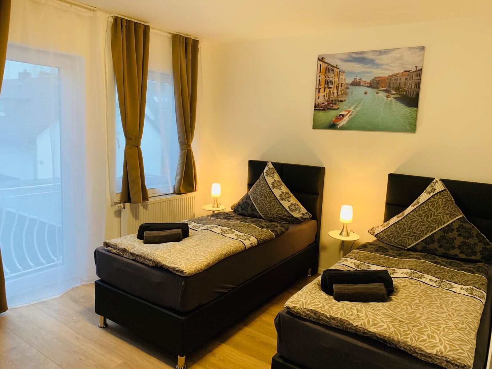 Desk, soundproofing, rollaway beds, free WiFi
