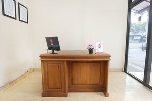 Reception - Hotel O Penginapan Kepurun Pawana Indonesia (Cangkringan)