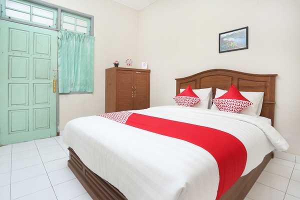 Standard Double Room | Desk, free WiFi, bed sheets