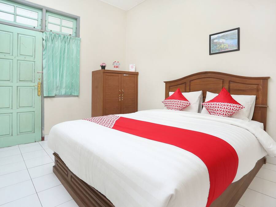 Standard Double Room | Desk, free WiFi, bed sheets