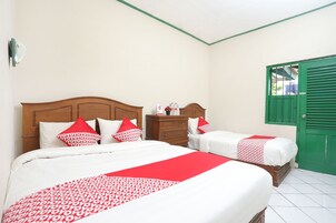 Escritorio, wifi gratis y ropa de cama 