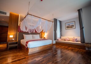 Zwekapin Deluxe Room | Premium bedding, in-room safe, desk, laptop workspace