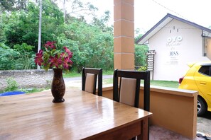 Lobby sitting area - OYO 1851 Homestay Joss (Tanjung Pandan)