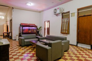 Coin salon dans le hall