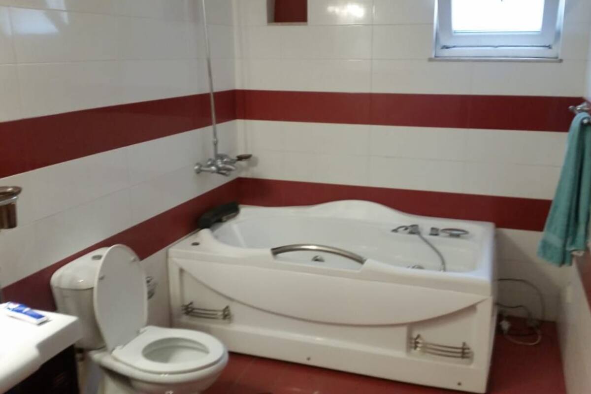 Luxury Suite | Bathroom