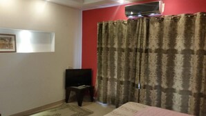 Luxury Suite | 2 bedrooms, laptop workspace, iron/ironing board, WiFi (free) - Cantonment Inn (Lahore)