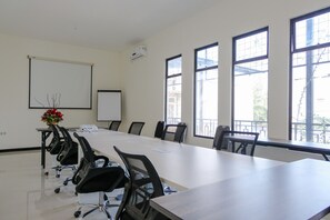 Meeting facility - OYO 1622 Kakap 88 Family Homestay (Malang)