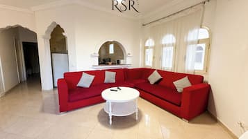 Una Smart TV, una impresora