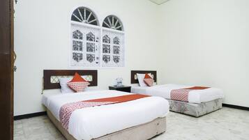 Deluxe Twin Room | Desk, free WiFi, bed sheets